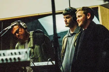 Damon Albarn, Grian Chatten y Kae Tempest lanzaron “Flags”, una colaboración solidaria para War Child Damon Albarn, Grian Chatten & Kae Tempest