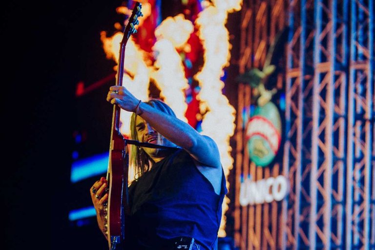 Airbag en el Escenario Norte, presentado por Fernet Branca, de Cosquín Rock 2026