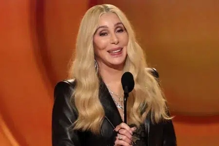 El blooper de Cher que marcó los Grammy 2026