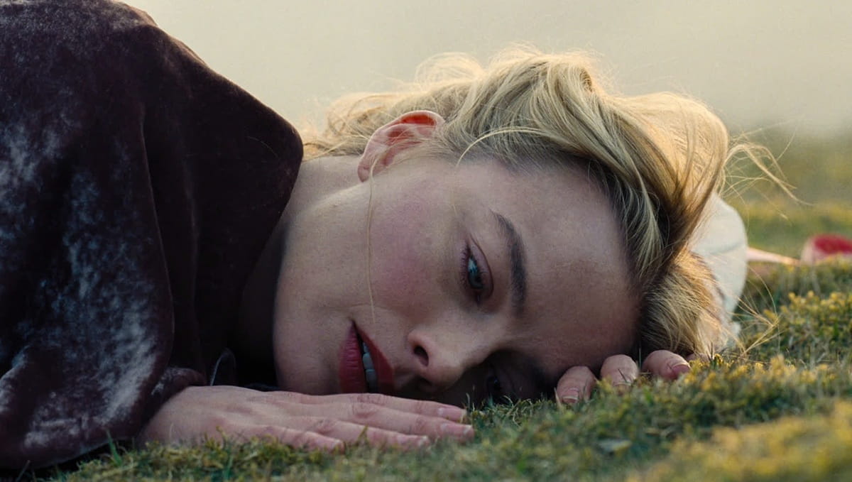 Margot Robbie en Cumbres borrascosas