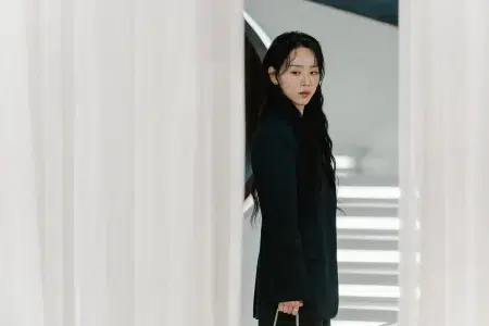 Misterio, suspenso y giros: Por qué El arte de Sarah es el nuevo furor de Netflix Por qué El arte de Sarah es el nuevo furor de Netflix