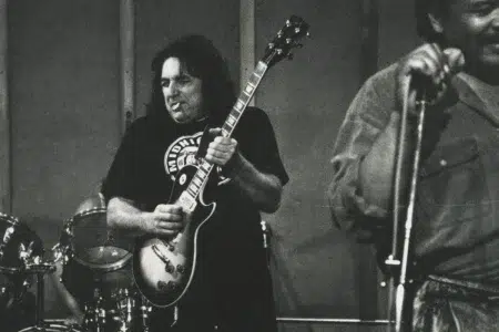 Llega a los cines el documental sobre Pappo que pasó por el Bafici Algo ha cambiado: un viaje quijotesco al Pappo’s Blues llega a las salas