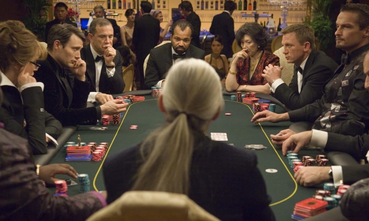 La escena de póquer de James Bond que esconde una gran anécdota