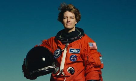 La astronauta Eileen Collins elige 10 canciones para viajar al espacio