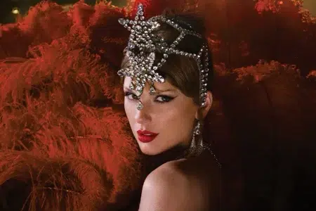 Demandan a Taylor Swift y apuntan contra su último disco Taylor Swift en la portada de su último disco