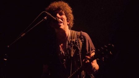 Crítica de Príncipe oscuro: Carca y la encarnación del rock Príncipe oscuro, película de Camilo De Cabo y Nicanor Loreti