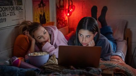 Conocé al reparto de Compañeras de cuarto, la película que arrasa en Netflix Compañeras de cuarto llegó a Netflix.