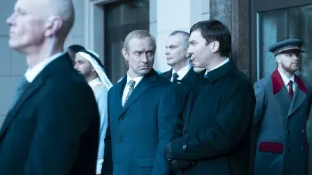 El mago del Kremlin llegó a los cines: De qué trata y quiénes actúan El mago del Kremlin llegó a los cines