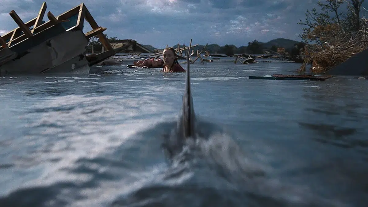 Netflix estrenó Embestida, un thriller de tiburones que está ganando popularidad