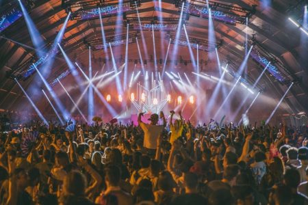 Así son los gimnasios que imitan una rave en Rusia rave
