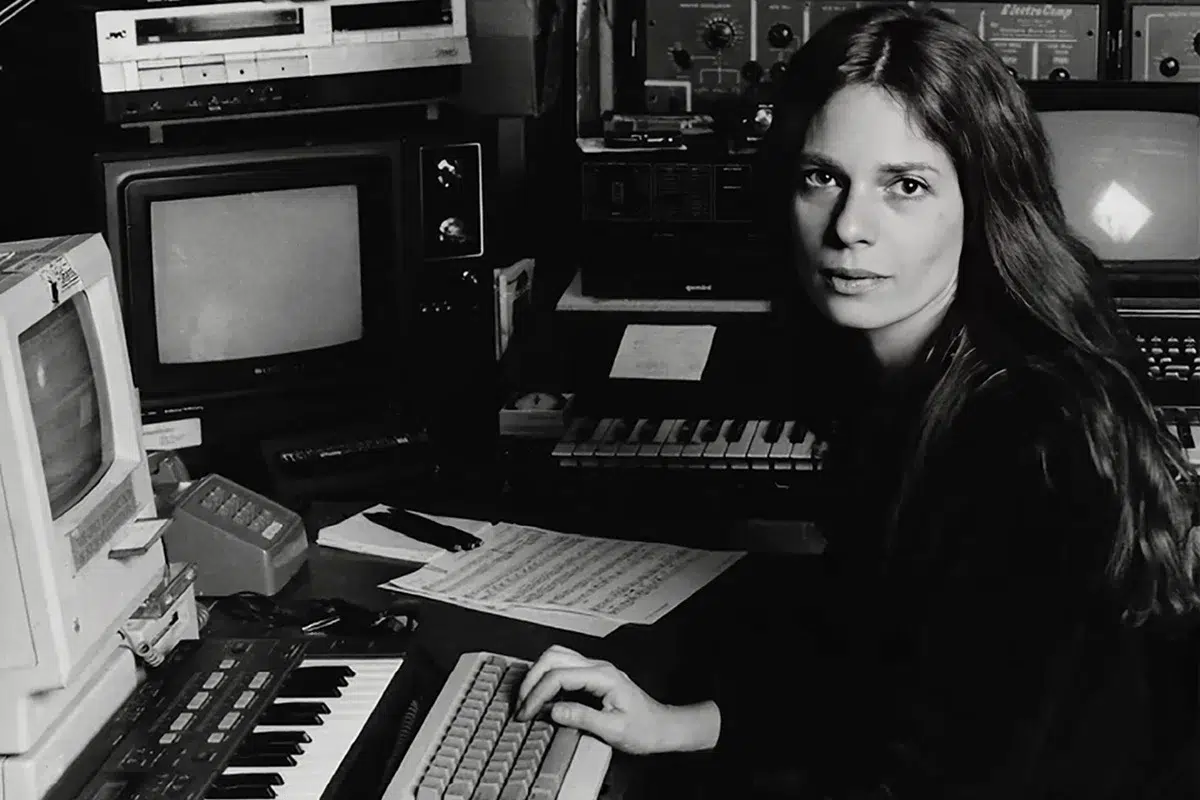 Laurie Spiegel en el estudio