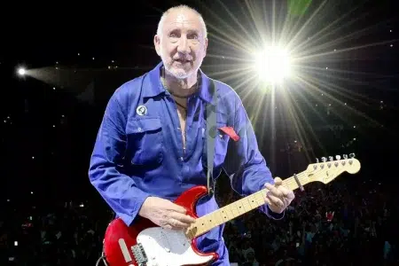 Pete Townshend tocando la guitarra