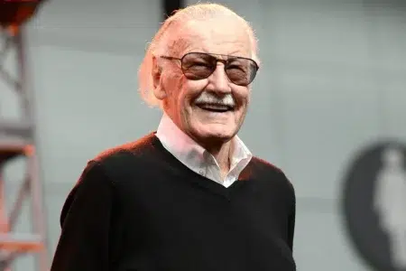 El personaje favorito de Stan Lee llega al cine Stan Lee sonriendo