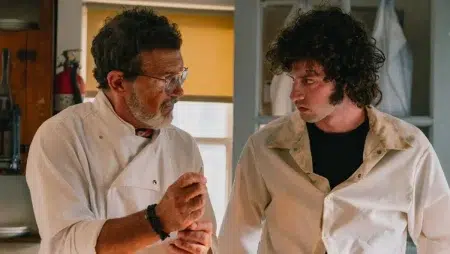 Primer tráiler de Tony, la biopic sobre los años salvajes de Anthony Bourdain Antonio Banderas y Dominic Sessa en Tony (2026)