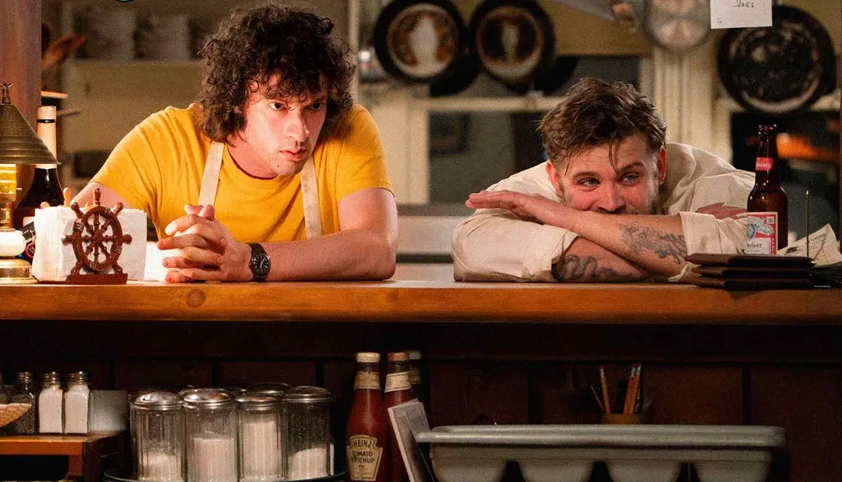 Dominic Sessa y Leo Woodall en Tony