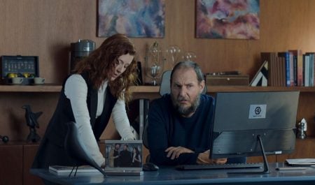 Futuro desierto, la atrapante serie de Netflix sobre los peligros de la Inteligencia Artificial Andrés Parrala en la serie mexicana Futuro desierto