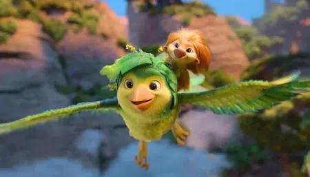 De qué trata Intercambiados, la nueva película animada que arrasa en Netflix Dos pájaros volando en el film animado Intercambiados