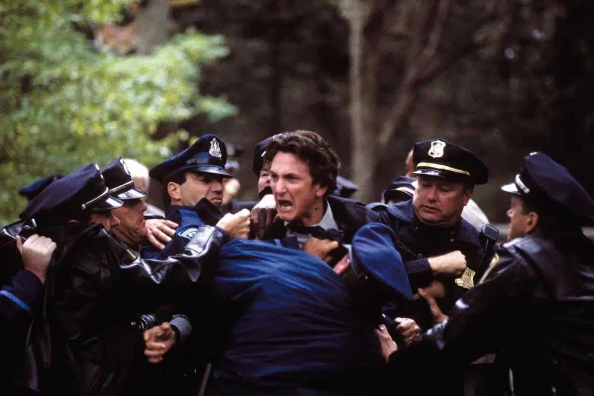 Qué ver en HBO Max: 5 películas que ganaron premios Oscar Sean Penn en Río místico (2003)