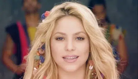 Shakira en el video de "Waka Waka (This Time for Africa)"