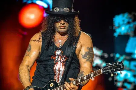La mejor canción del siglo XX para Slash Slash tocando la guitarra