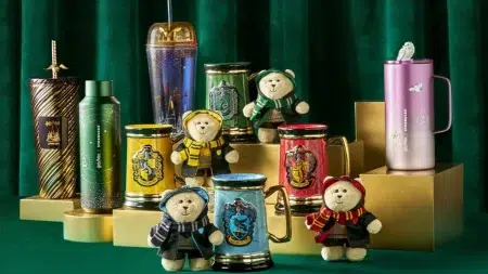 Starbucks lanza una colección de tazas inspirada en Harry Potter La colección de tazas de Starbucks basada en Harry Potter