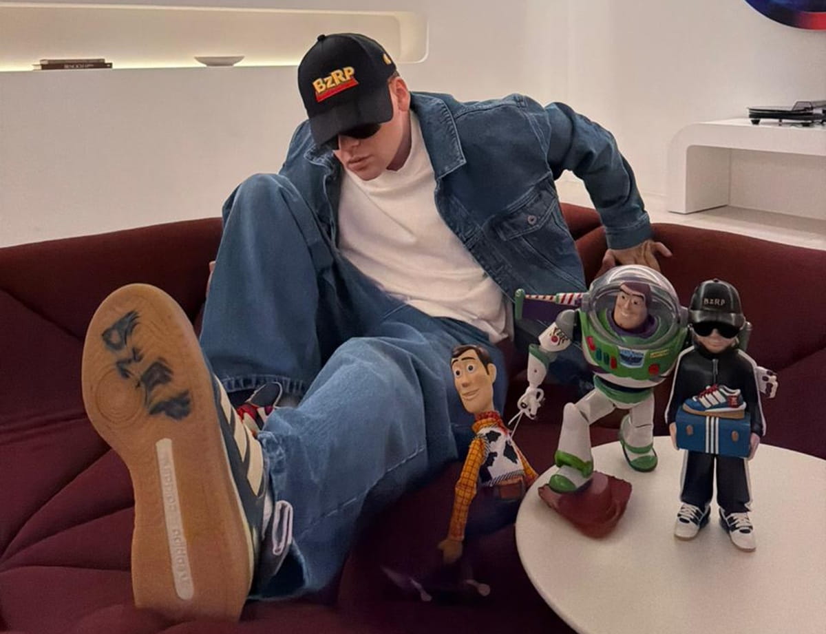 Bizarrap con los juguetes de Toy Story