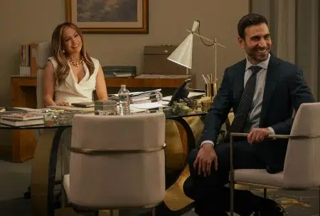 Qué ver en Netflix: 4 películas nuevas Jennifer Lopez y Brett Goldstein en Turbulencia en la oficina