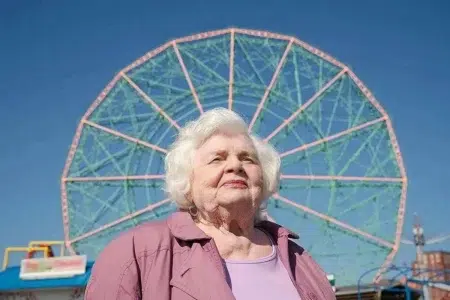 Qué ver en HBO Max: 4 películas nuevas June Squibb en La extraordinaria vida de Eleanor