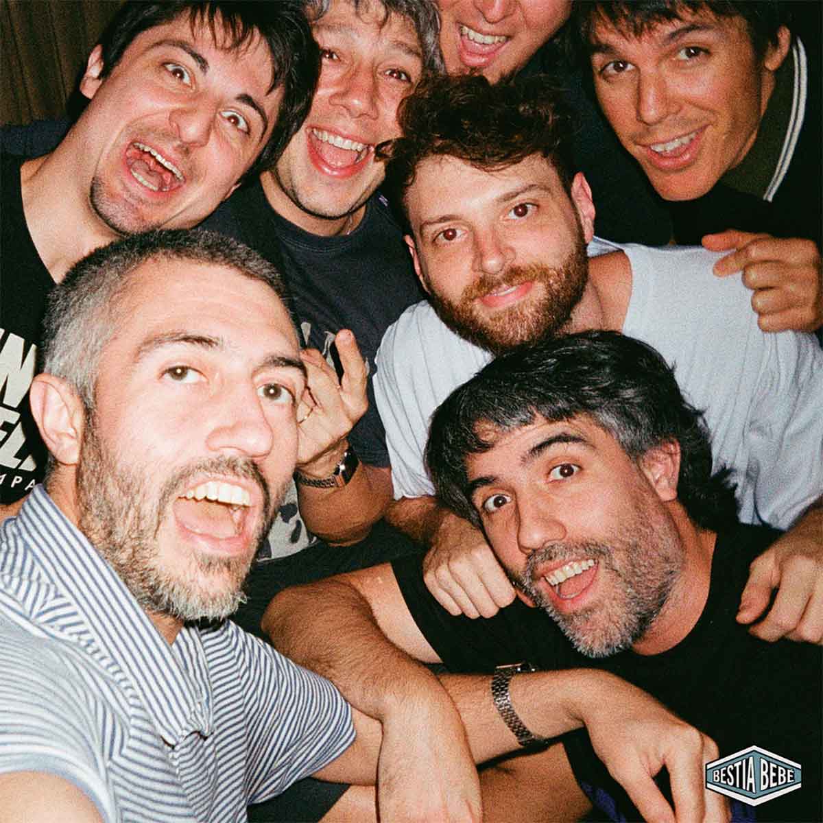 Tapa de Yendo rápido a ningún lugar, disco de Bestia Bebé