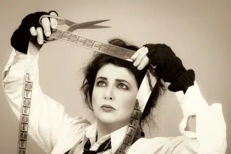 Kate Bush con negativos