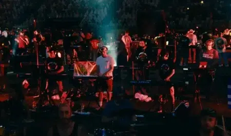 Más de 1.000 músicos se unen para tocar «All You Need Is Love» en homenaje a The Beatles