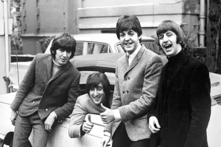 5 canciones sobre autos y viajes por la ruta The Beatles en un auto