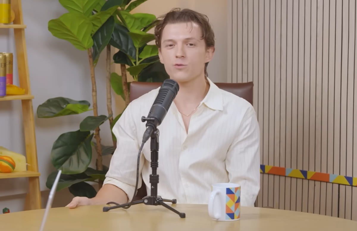 Tom Holland en una entrevista con Amy Poehler