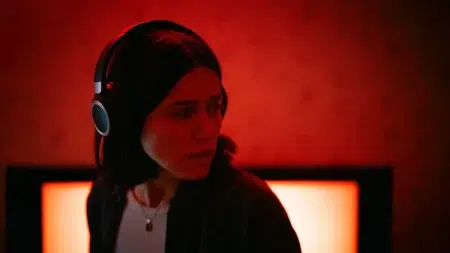 Las 5 mejores películas nuevas para ver en HBO Max hoy Nina Kiri en Undertone Frecuencia maldita