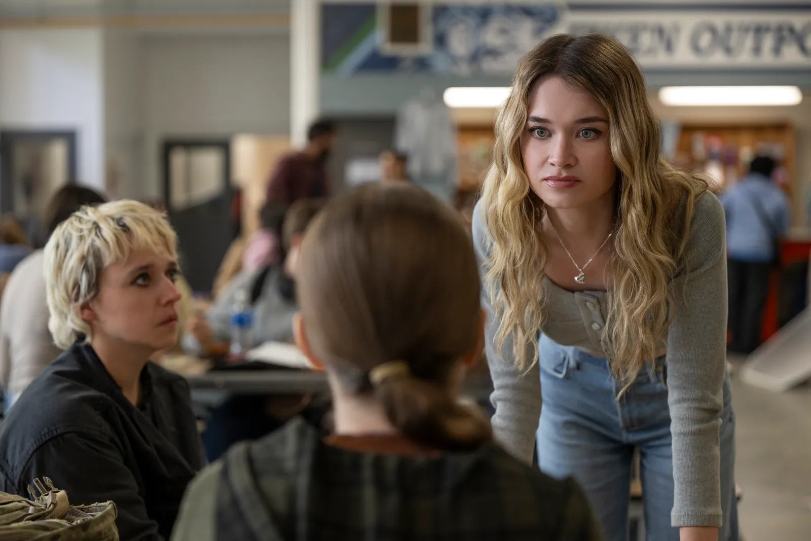 Thalia Dudek, Summer H. Howell, Alison Thornton en Carrie