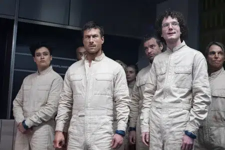 Qué ver en Netflix: 5 películas nuevas basadas en libros Martin Herlihy, Glen Powell y Katy O'Brian en El sobreviviente (2025)
