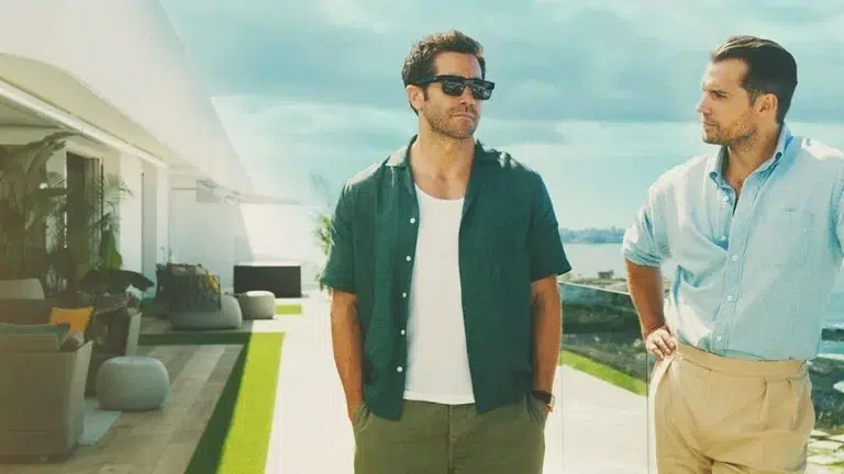 Jake Gyllenhaal y Henry Cavill en el film En la zona gris (2026)