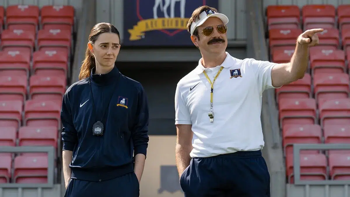 Jason Sudeikis y Tanya Reynolds en Ted Lasso 4