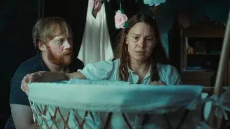 Rupert Grint y Seidi Haarla en Engendro