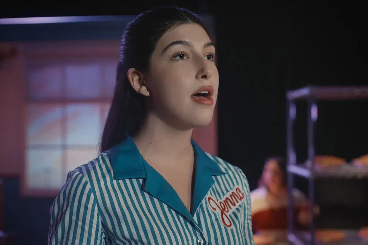 No se desea buena suerte: De qué trata la conmovedora película de Netflix Sunny Sandler cantando en No se desea buena suerte