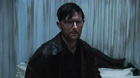 Adam Scott en Hokum