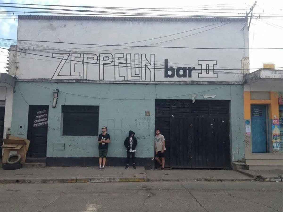 Fachada de Zeppelin Bar, el primer bar con escenario en San Salvador de Jujuy