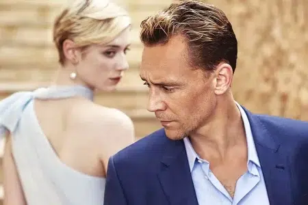 Elizabeth Debicki y Tom Hiddleston en The Night Manager