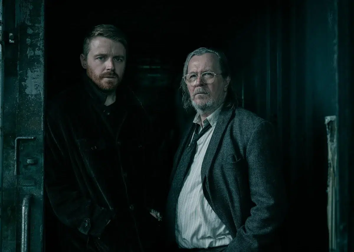 Gary Oldman y Jack Lowden en Slow Horses (2022)