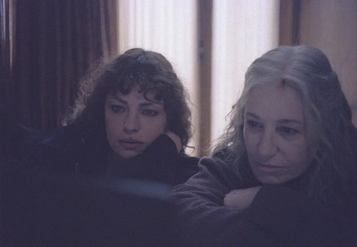 Dolores Fonzi y Mercedes Morán en Mis muertos tristes (2026)