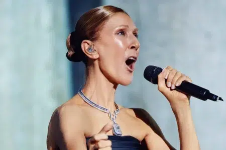 Céline Dion volvió a los escenarios después de más de seis años: Así fue su regreso en París Céline Dion cantando