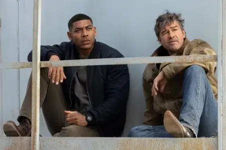 Aaron Pierre y Kyle Chandler en Linternas (2026)