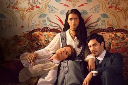 Renata Vaca, Juan Pablo Fuentes e Iván Amozurrutia en Mal de amores (2026)