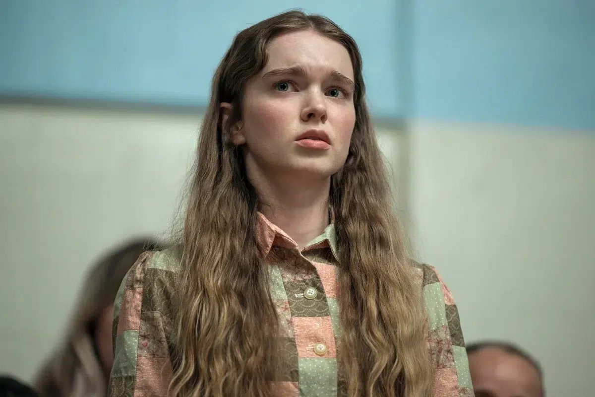 Summer H. Howell como Carrie